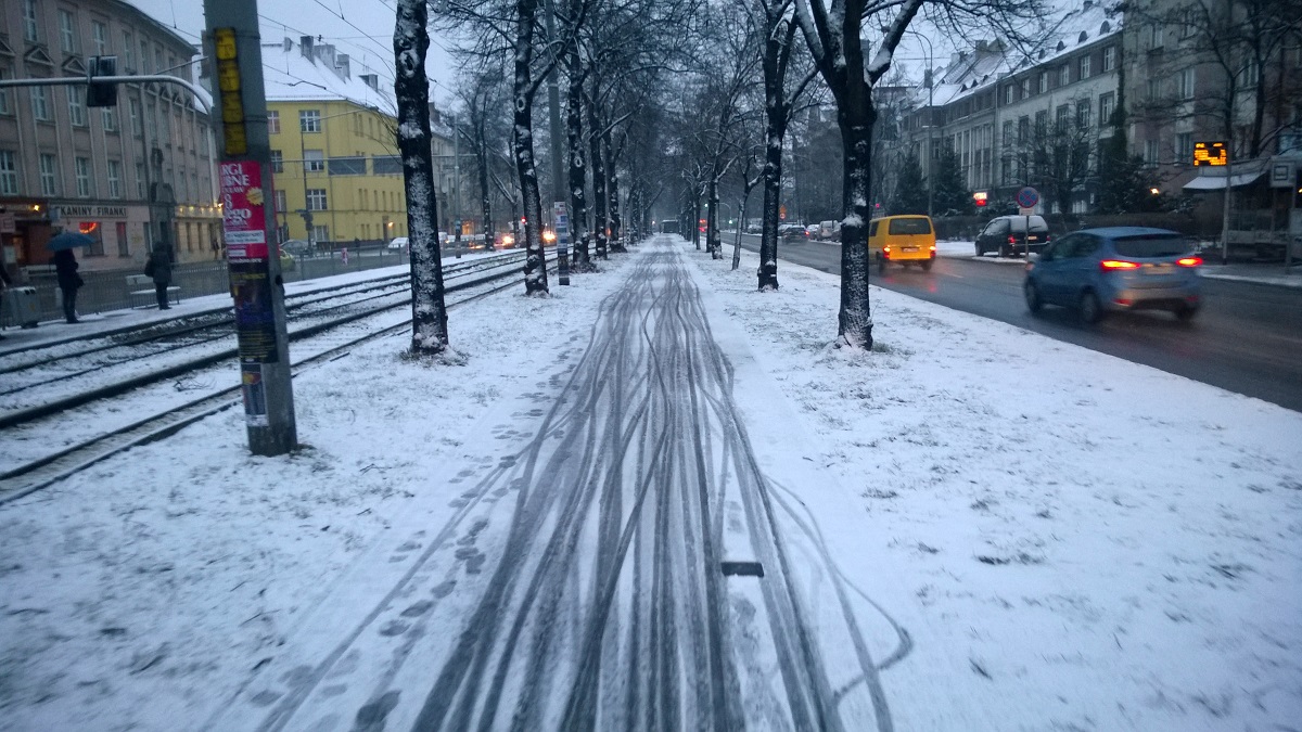 www.wroclaw.pl - Wiele osób korzysta z dróg rowerowych także zimą