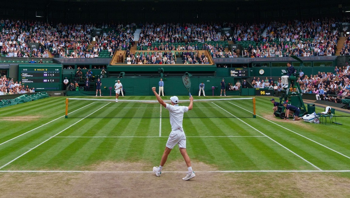 Hubert Hurkacz / fot. Facebook - Hubert Hurkacz na kortach Wimbledonu pokonał wielkiego Rogera Federera