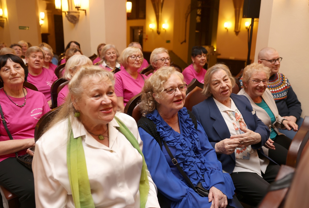 Uroczystość we wrocławskim starym Ratuszu, podczas której podziękowania za pracę na rzecz seniorów odebrało ponad 30 zaangażowanych społecznie wrocławian i wrocławianek.