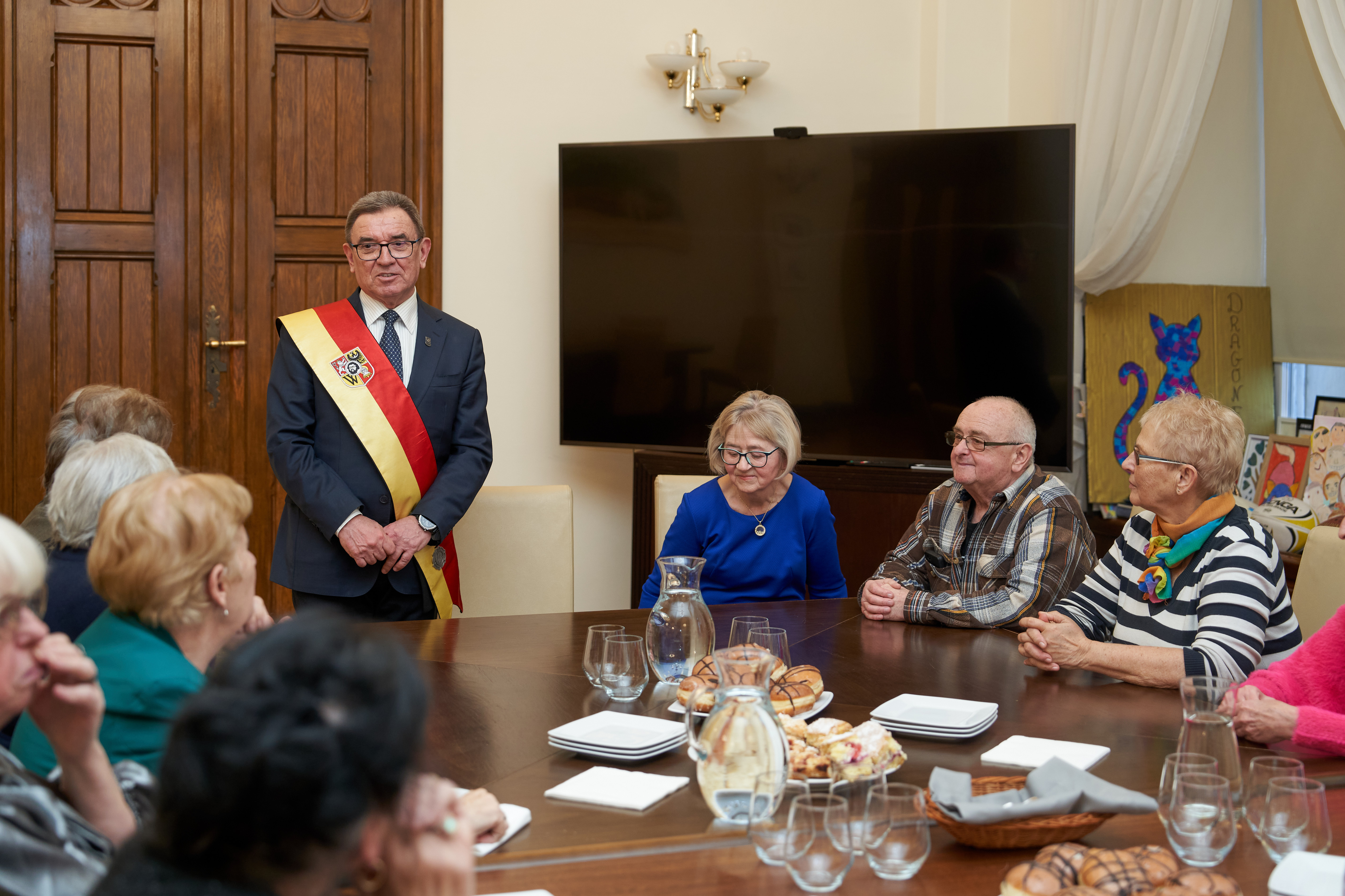 Wizyta seniorów w gabinecie  prezydenta Wrocławia