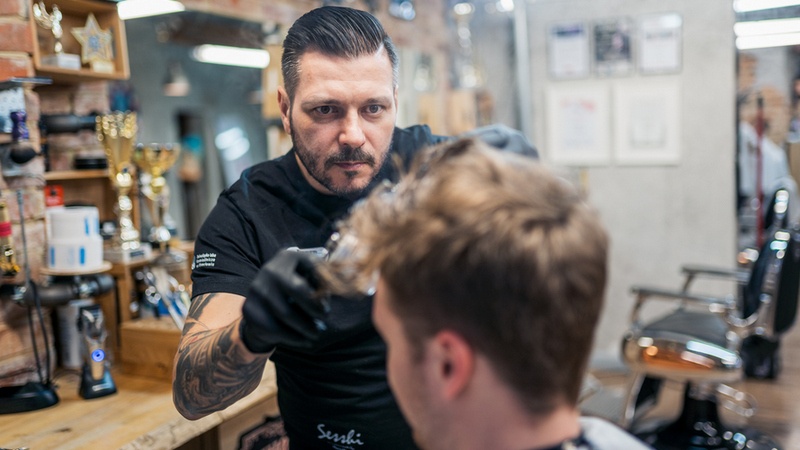 Mario Mayer to jeden z najbardziej rozpoznawalnych polskich fryzjerów