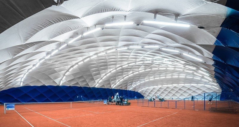 Centrum sportowe Redeco we Wrocławiu. Oświetlenie zmodernizowane przez Luxon LED