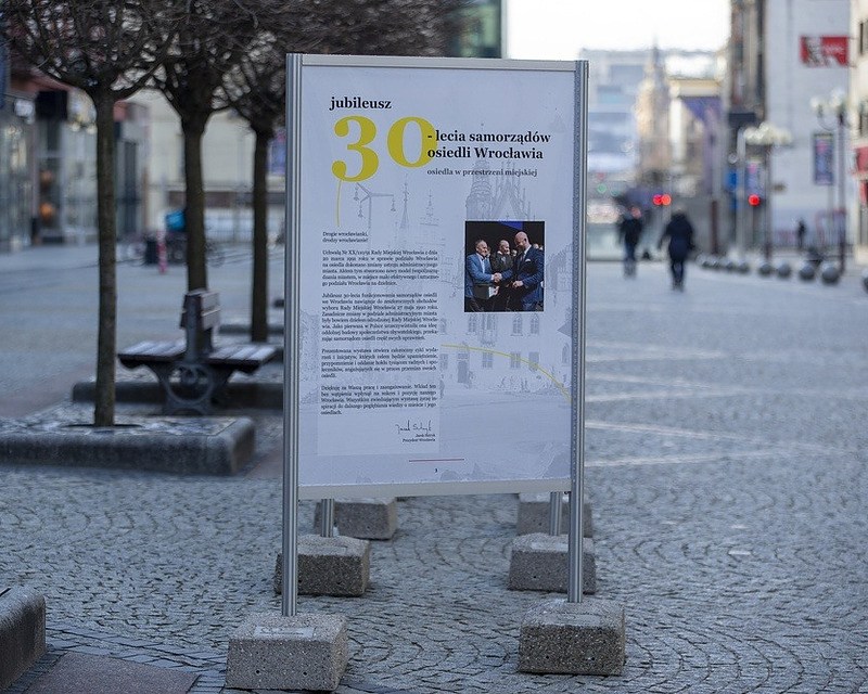 wystawa plenerowa z okazji 30-lecia samorządu osiedlowego we Wrocławiu