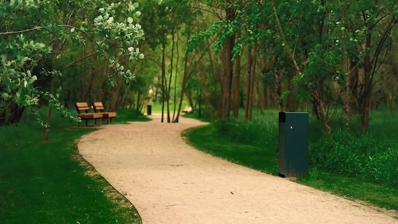 Nowe alejki spacerowe w parku Klecińskim