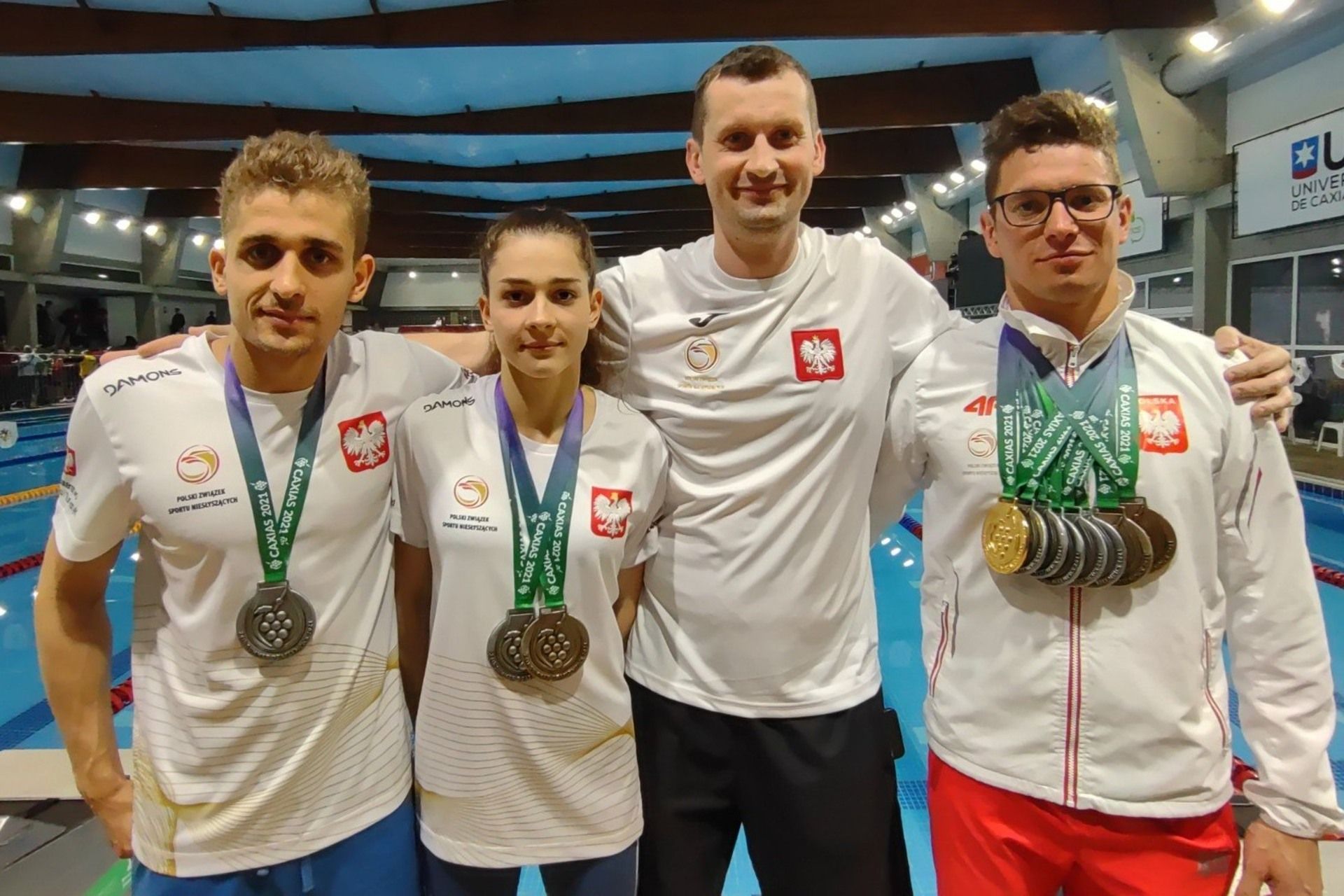 Pływacy z WKSN Świt zdobyli 10 medali. Aż 8 wywalczył Konrad Powroźnik