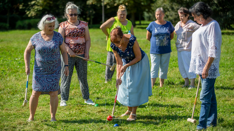Seniorki z Nadodrza co czwartek grają w krokieta, fot. Tomasz Hołod / Redakcja www.wroclaw.pl