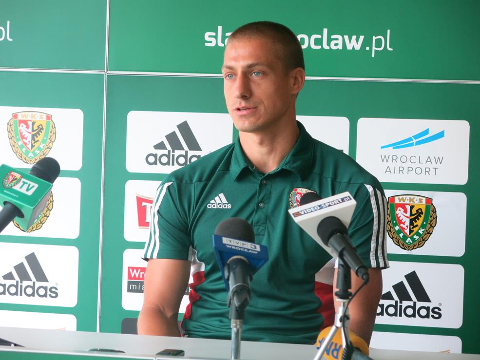 Kapitan WKS-u Piotr Celeban na konferencji prasowej przed meczem z Arką Gdynia.